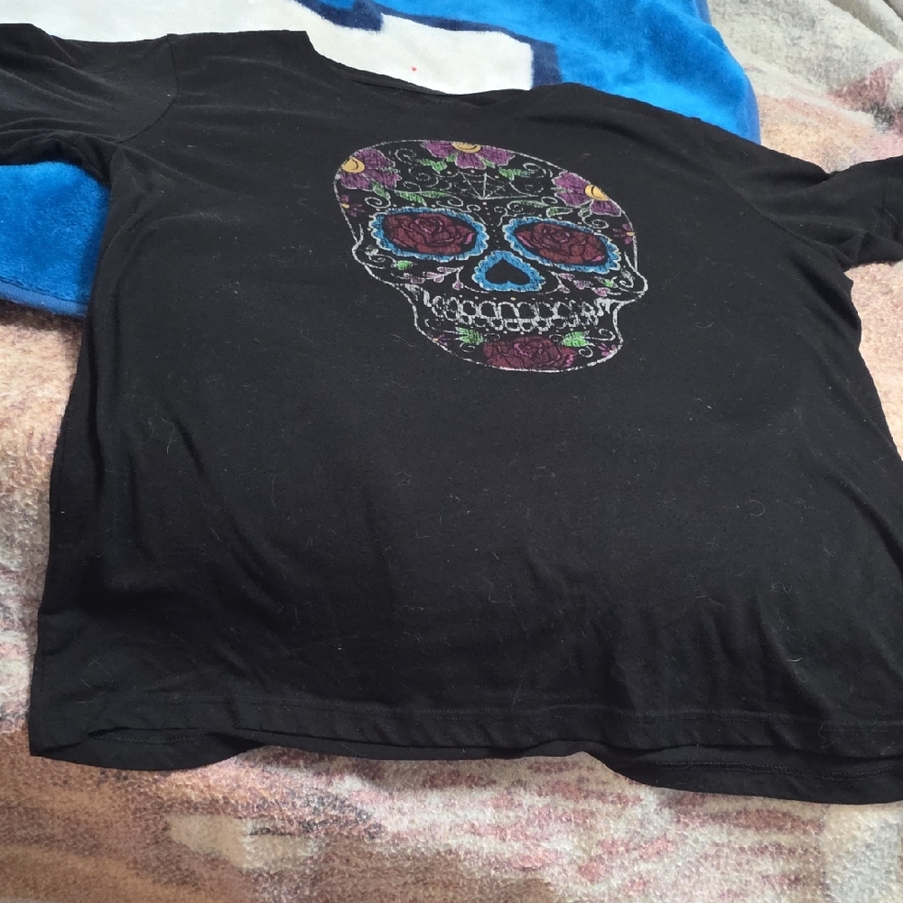 Womens Black Skull Graphic Tee